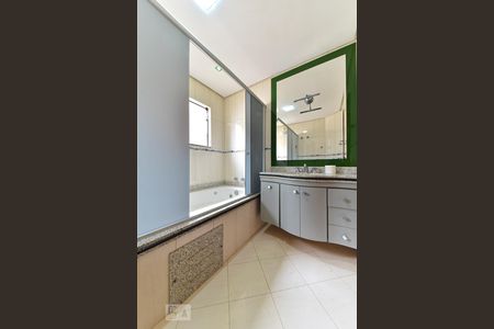 Casa à venda com 335m², 7 quartos e 7 vagas Casa à venda com 335m², 7 quartos e 7 vagasBanheiro da Suíte 3