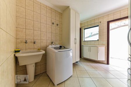 Casa à venda com 335m², 7 quartos e 7 vagas Casa à venda com 335m², 7 quartos e 7 vagasÁrea de Serviço