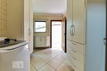 Casa à venda com 335m², 7 quartos e 7 vagas Casa à venda com 335m², 7 quartos e 7 vagasÁrea de Serviço