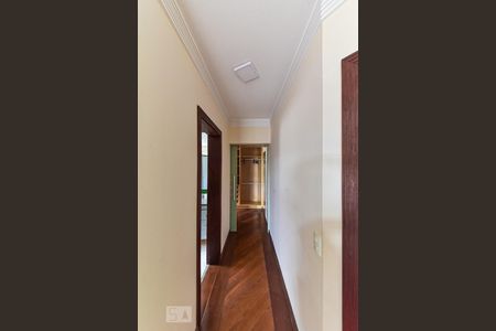 Casa à venda com 335m², 7 quartos e 7 vagas Casa à venda com 335m², 7 quartos e 7 vagasCorredor de Acesso