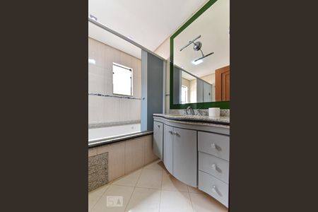 Casa à venda com 335m², 7 quartos e 7 vagas Casa à venda com 335m², 7 quartos e 7 vagasBanheiro da Suíte 3