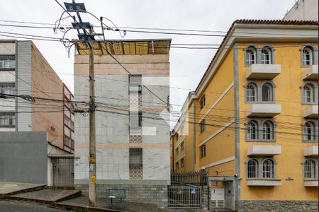 Apartamento para alugar com 372m², 3 quartos e 2 vagas Apartamento para alugar com 372m², 3 quartos e 2 vagasFachada