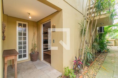 Casa de condomínio à venda com 180m², 3 quartos e 2 vagas Casa de condomínio à venda com 180m², 3 quartos e 2 vagasEntrada