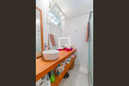 Casa de condomínio à venda com 180m², 3 quartos e 2 vagas Casa de condomínio à venda com 180m², 3 quartos e 2 vagasBanheiro da Suíte