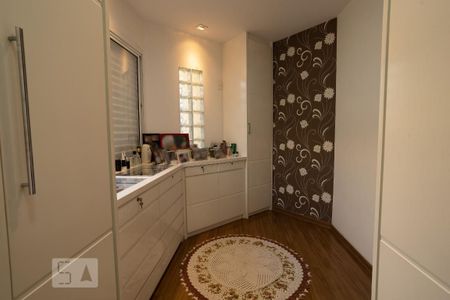 Casa à venda com 314m², 4 quartos e 4 vagas Casa à venda com 314m², 4 quartos e 4 vagassuíte 2