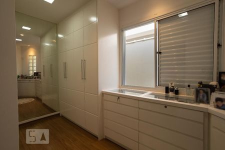 Casa à venda com 314m², 4 quartos e 4 vagas Casa à venda com 314m², 4 quartos e 4 vagasBanheiro