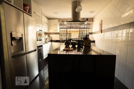 Casa à venda com 314m², 4 quartos e 4 vagas Casa à venda com 314m², 4 quartos e 4 vagasCOZINHA