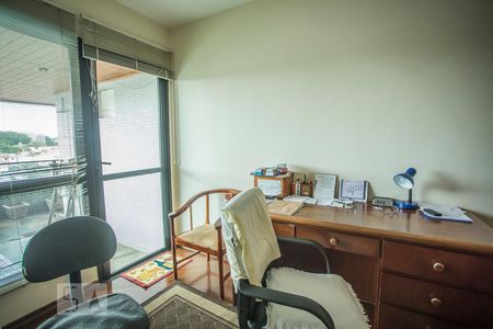 Apartamento à venda com 186m², 3 quartos e 3 vagas Apartamento à venda com 186m², 3 quartos e 3 vagasEscritório