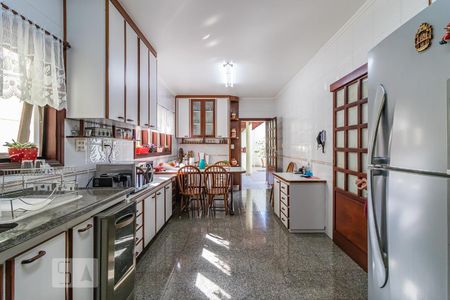 Casa à venda com 400m², 4 quartos e 3 vagas Casa à venda com 400m², 4 quartos e 3 vagasCozinha