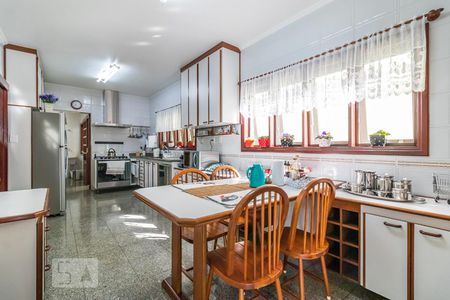 Casa à venda com 400m², 4 quartos e 3 vagas Casa à venda com 400m², 4 quartos e 3 vagasCozinha