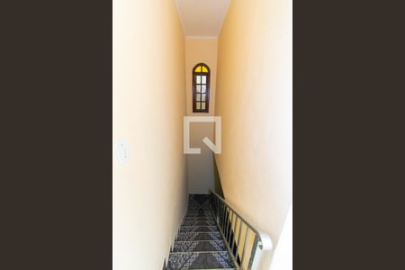 Escada de casa para alugar com 4 quartos, 250m² em Vila Ivone, São Paulo