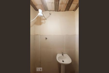 Casa de condomínio à venda com 200m², 3 quartos e sem vagaBanheiro da Suíte