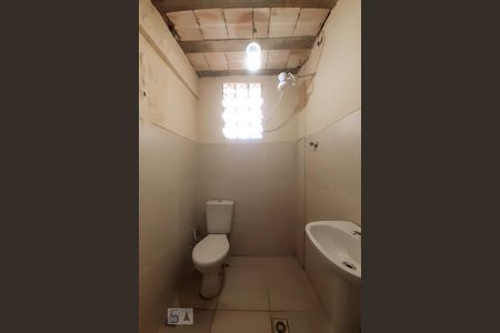 Casa de condomínio à venda com 200m², 3 quartos e sem vagaBanheiro da Suíte