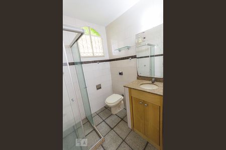 Banheiro Social 1 de casa de condomínio para alugar com 3 quartos, 200m² em Taquara, Rio de Janeiro