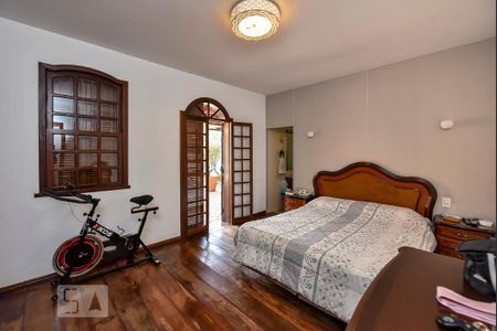 Casa à venda com 650m², 5 quartos e 4 vagasSuíte Master