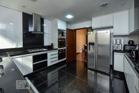 Casa à venda com 650m², 5 quartos e 4 vagasCozinha