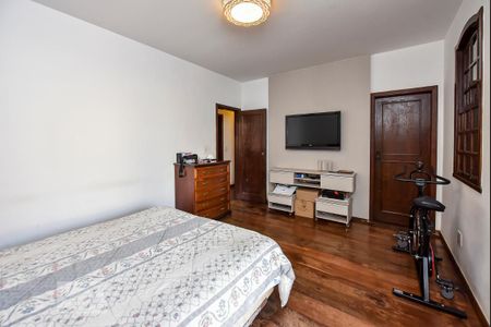 Casa à venda com 650m², 5 quartos e 4 vagasSuíte Master