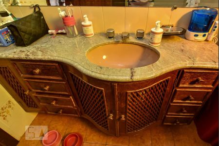 Casa à venda com 650m², 5 quartos e 4 vagasBanheiro Suíte 2