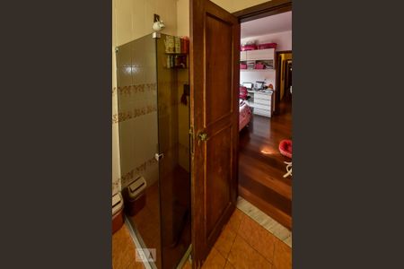 Casa à venda com 650m², 5 quartos e 4 vagasBanheiro Suíte 2