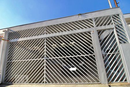 Casa à venda com 174m², 3 quartos e 3 vagas Casa à venda com 174m², 3 quartos e 3 vagasFachada