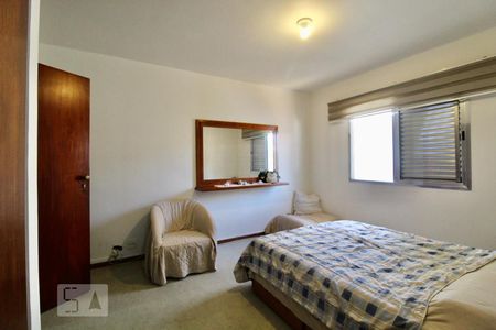 Casa à venda com 174m², 3 quartos e 3 vagas Casa à venda com 174m², 3 quartos e 3 vagasSuíte