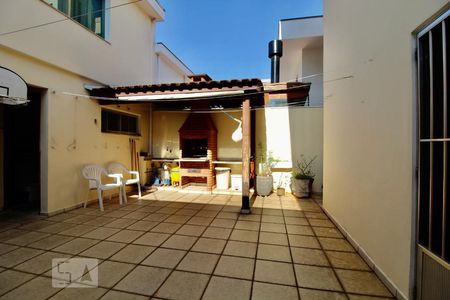 Casa à venda com 174m², 3 quartos e 3 vagas Casa à venda com 174m², 3 quartos e 3 vagasQuintal