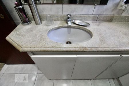 Casa à venda com 174m², 3 quartos e 3 vagas Casa à venda com 174m², 3 quartos e 3 vagasBanheiro da Suíte - Pia