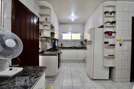 Casa à venda com 174m², 3 quartos e 3 vagas Casa à venda com 174m², 3 quartos e 3 vagasCozinha