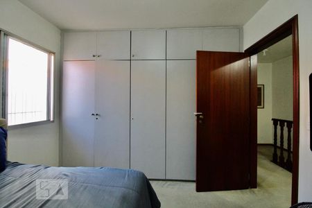 Casa à venda com 174m², 3 quartos e 3 vagas Casa à venda com 174m², 3 quartos e 3 vagasQuarto 2