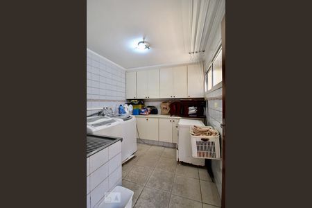 Casa à venda com 174m², 3 quartos e 3 vagas Casa à venda com 174m², 3 quartos e 3 vagasLavanderia