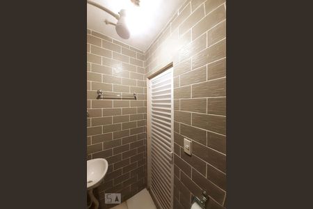 Casa de condomínio à venda com 448m², 6 quartos e 2 vagas Casa de condomínio à venda com 448m², 6 quartos e 2 vagasLavabo