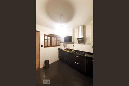 Casa de condomínio à venda com 448m², 6 quartos e 2 vagas Casa de condomínio à venda com 448m², 6 quartos e 2 vagasCozinha