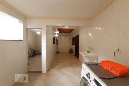 Casa de condomínio à venda com 448m², 6 quartos e 2 vagas Casa de condomínio à venda com 448m², 6 quartos e 2 vagasÁrea de Serviço