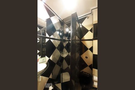 Casa de condomínio à venda com 448m², 6 quartos e 2 vagas Casa de condomínio à venda com 448m², 6 quartos e 2 vagasBanheiro da Suíte 2