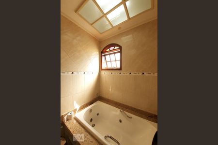 Casa de condomínio à venda com 448m², 6 quartos e 2 vagas Casa de condomínio à venda com 448m², 6 quartos e 2 vagasBanheiro da Suíte 4