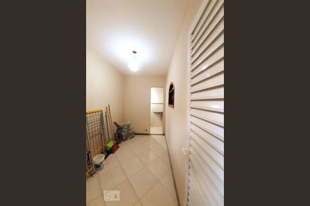 Casa de condomínio à venda com 448m², 6 quartos e 2 vagas Casa de condomínio à venda com 448m², 6 quartos e 2 vagasQuarto de Serviço