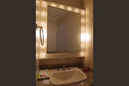 Apartamento à venda com 63m², 2 quartos e 1 vagaDetalhe do banheiro