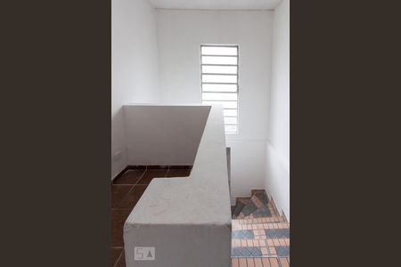 Casa à venda com 150m², 2 quartos e 2 vagas Casa à venda com 150m², 2 quartos e 2 vagasEscada