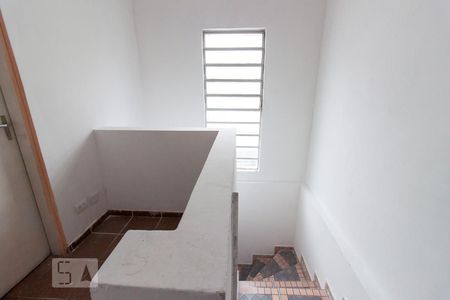 Casa à venda com 150m², 2 quartos e 2 vagas Casa à venda com 150m², 2 quartos e 2 vagasEscada