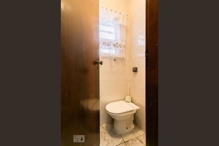 Casa à venda com 300m², 4 quartos e 4 vagasBanheiro de Serviço