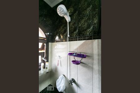 Casa à venda com 300m², 4 quartos e 4 vagasBanheiro da Suíte 1 - Chuveiro