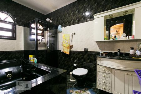 Casa à venda com 300m², 4 quartos e 4 vagasBanheiro da Suíte 1