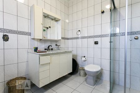 Casa à venda com 300m², 4 quartos e 4 vagasBanheiro da Suíte 2