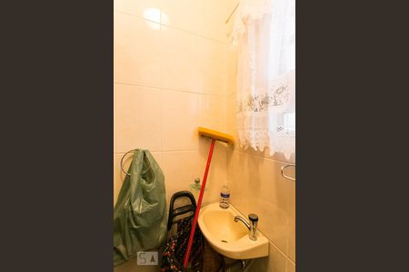 Casa à venda com 300m², 4 quartos e 4 vagasBanheiro de Serviço