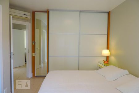 Suite 1 - Armarios de apartamento para alugar com 3 quartos, 90m² em Pantanal, Florianópolis