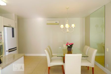 Sala de apartamento para alugar com 3 quartos, 90m² em Pantanal, Florianópolis