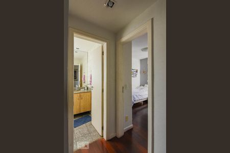 Apartamento à venda com 200m², 3 quartos e 3 vagas Apartamento à venda com 200m², 3 quartos e 3 vagasCorredor