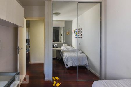 Apartamento à venda com 200m², 3 quartos e 3 vagas Apartamento à venda com 200m², 3 quartos e 3 vagasQuarto 2