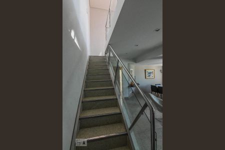 Apartamento à venda com 200m², 3 quartos e 3 vagas Apartamento à venda com 200m², 3 quartos e 3 vagasEscada para Cobertura