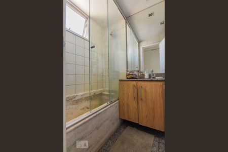 Apartamento à venda com 200m², 3 quartos e 3 vagas Apartamento à venda com 200m², 3 quartos e 3 vagasBanheiro Quarto 1 Suíte